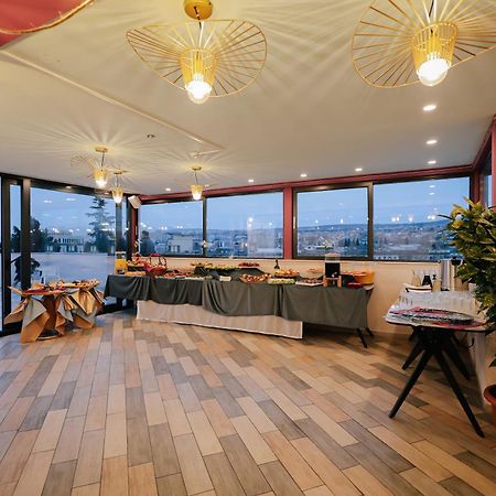 Brosse Garden Hotel Tbilisi Ngoại thất bức ảnh