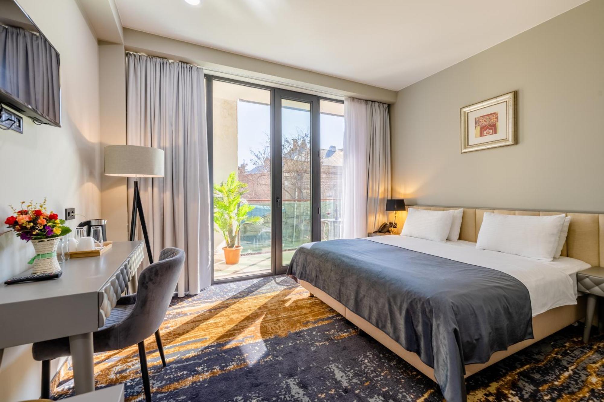 Brosse Garden Hotel Tbilisi Ngoại thất bức ảnh