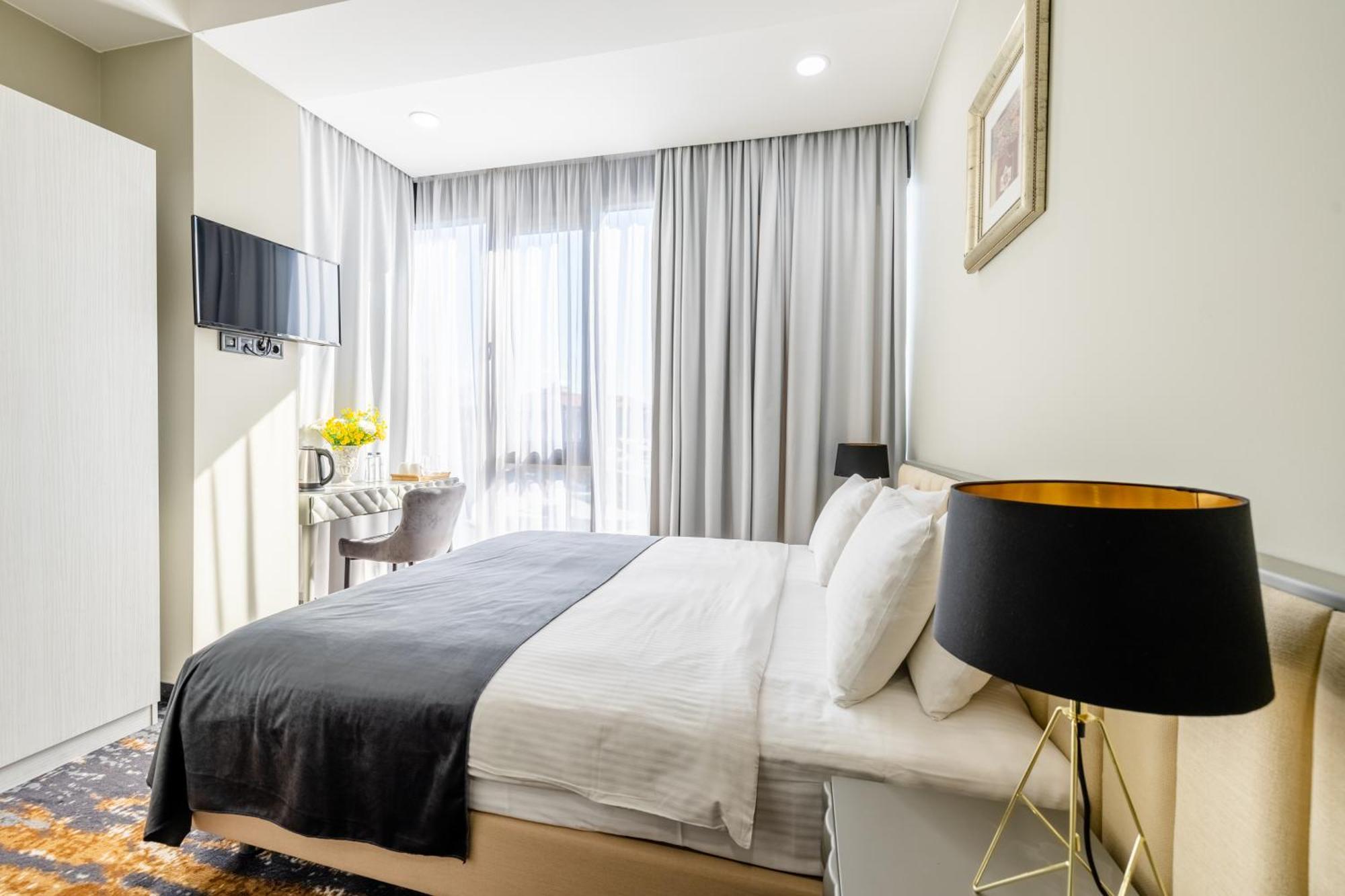 Brosse Garden Hotel Tbilisi Ngoại thất bức ảnh