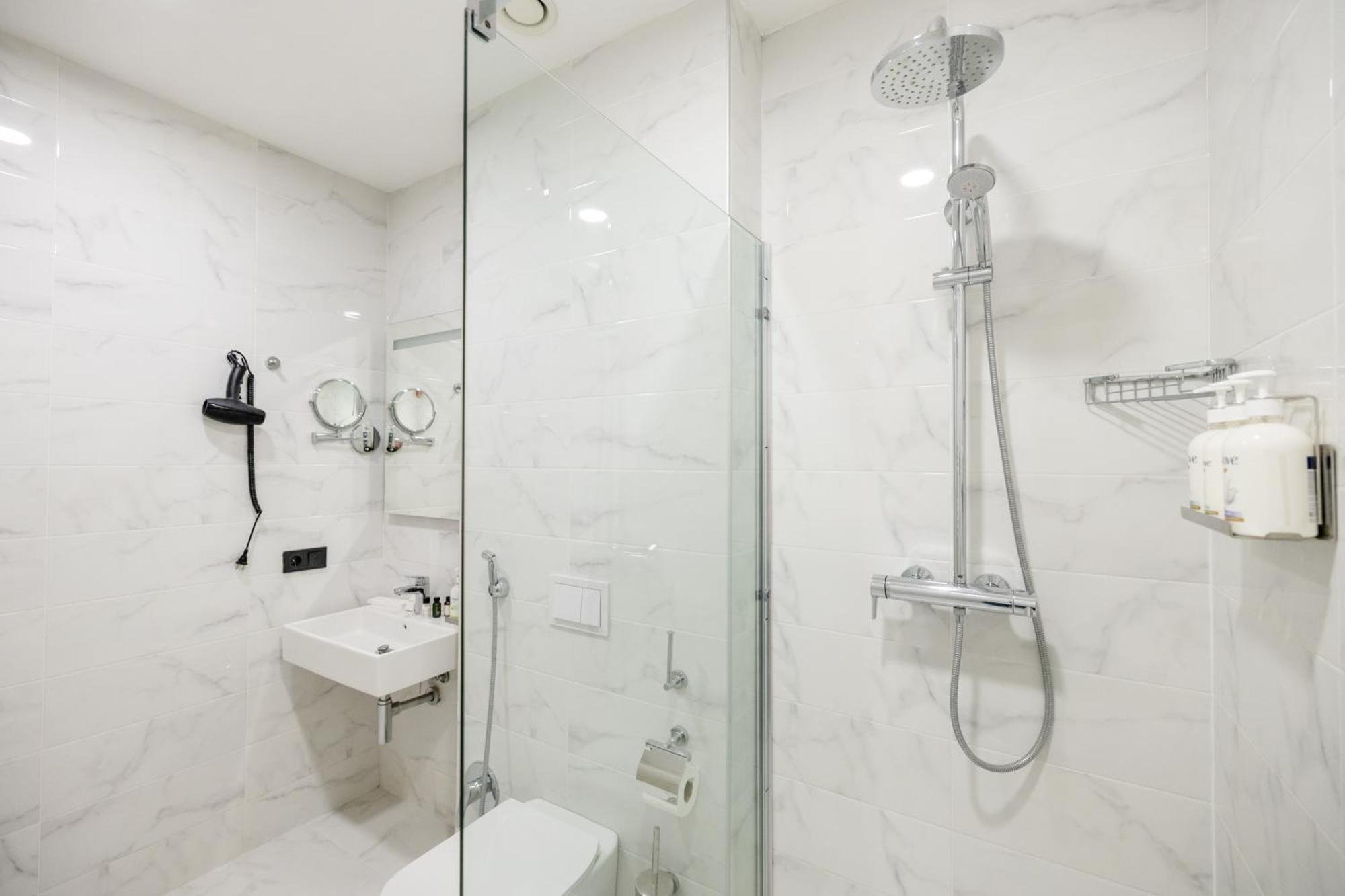 Brosse Garden Hotel Tbilisi Ngoại thất bức ảnh