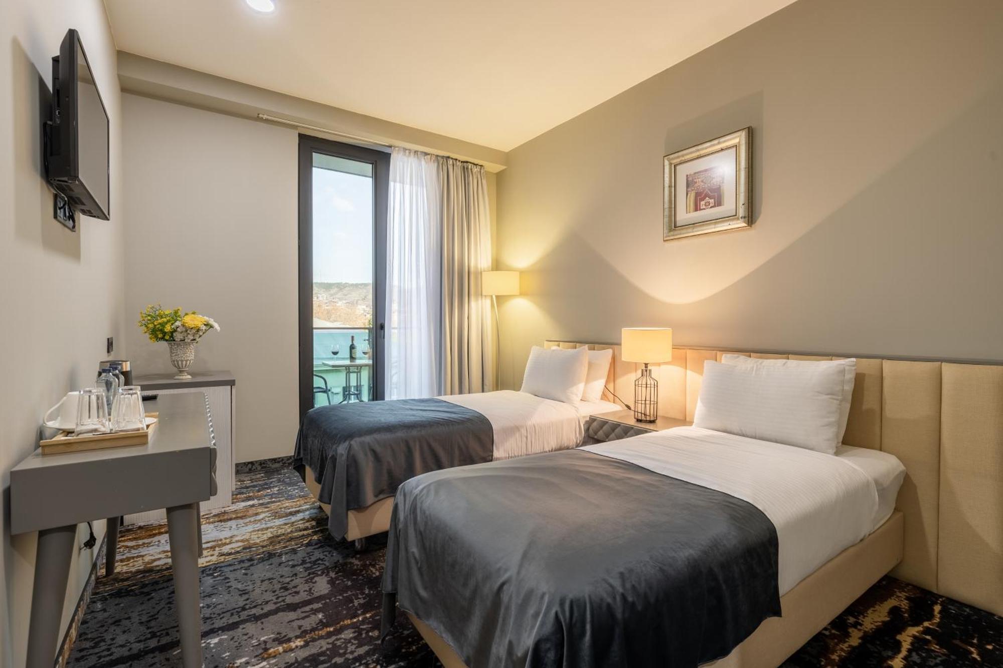 Brosse Garden Hotel Tbilisi Ngoại thất bức ảnh