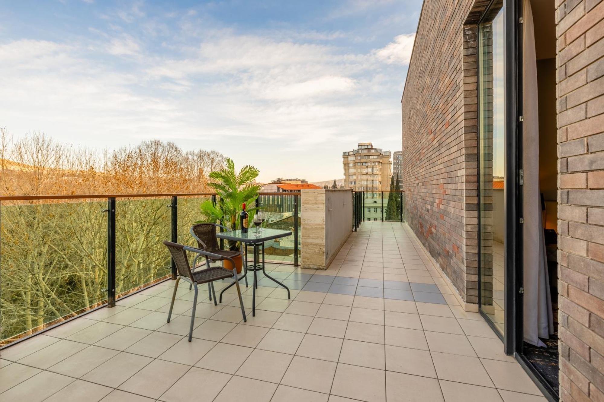 Brosse Garden Hotel Tbilisi Ngoại thất bức ảnh