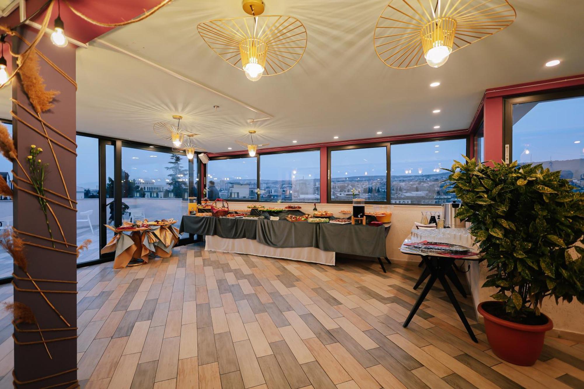 Brosse Garden Hotel Tbilisi Ngoại thất bức ảnh