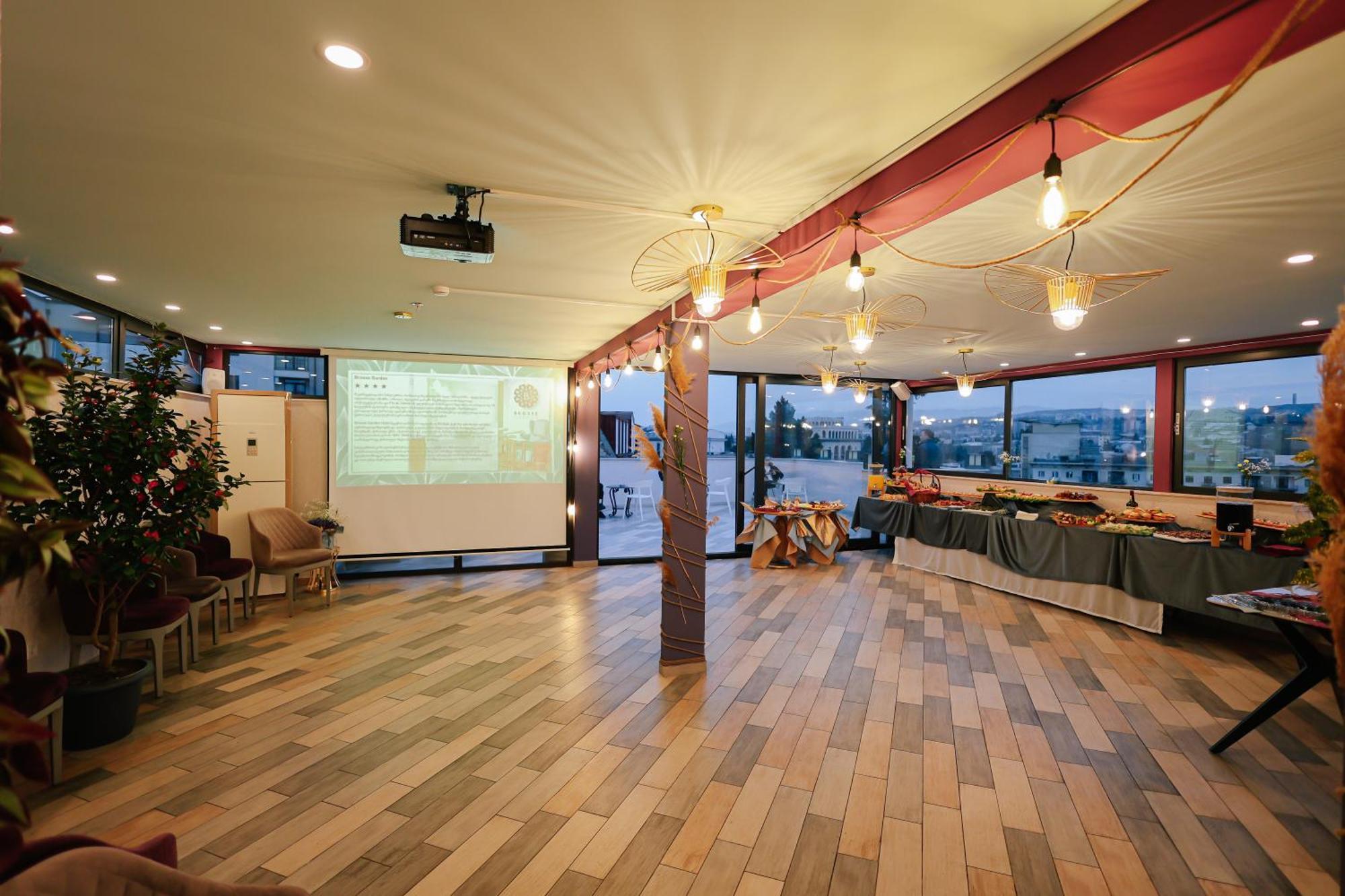 Brosse Garden Hotel Tbilisi Ngoại thất bức ảnh