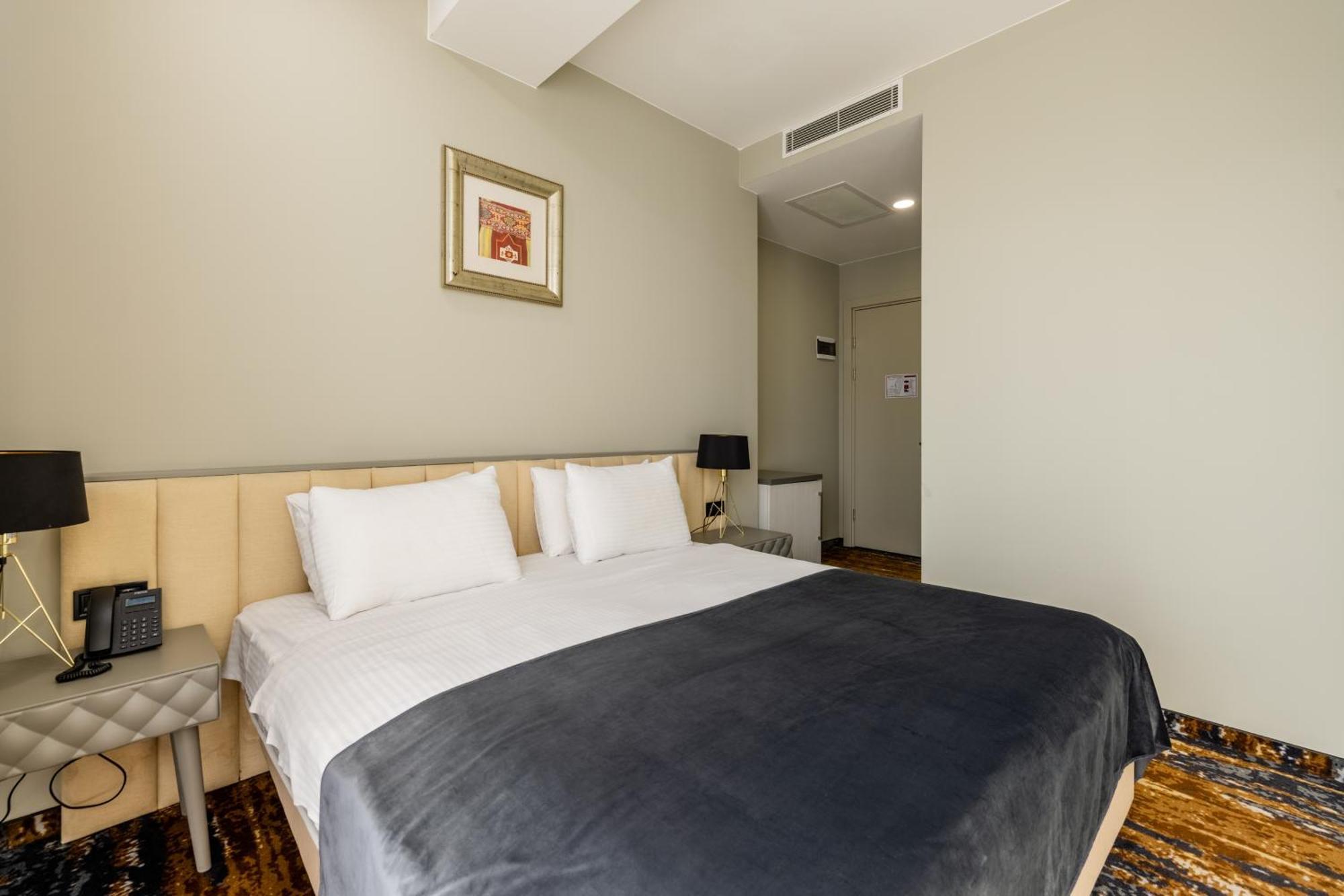 Brosse Garden Hotel Tbilisi Phòng bức ảnh