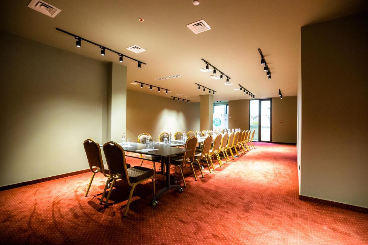 Brosse Garden Hotel Tbilisi Ngoại thất bức ảnh